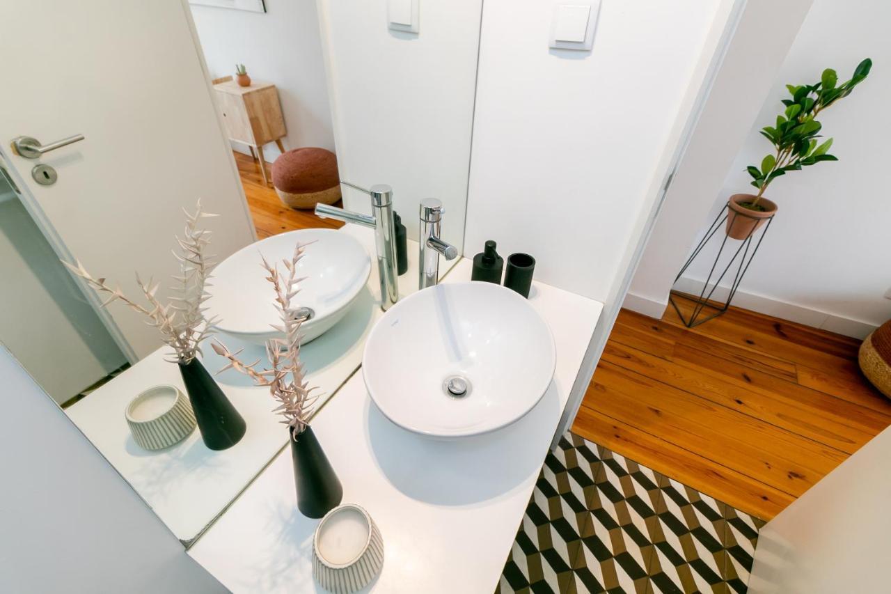 Gonzalos'S Guest Apartments - Alfama Terrace Lisbon Bagian luar foto