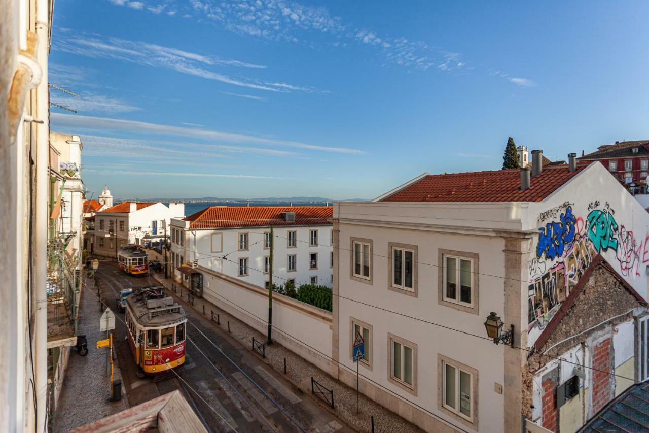 Gonzalos'S Guest Apartments - Alfama Terrace Lisbon Bagian luar foto